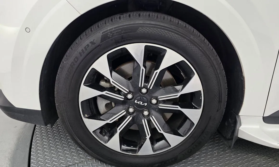 Kia Carnival — фото 10
