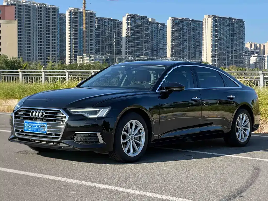 Audi A6L — фото 1