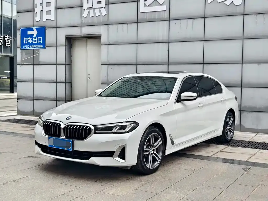 BMW 5 Series — фото 1