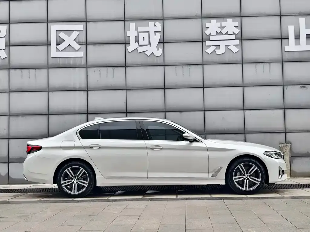 BMW 5 Series — фото 10