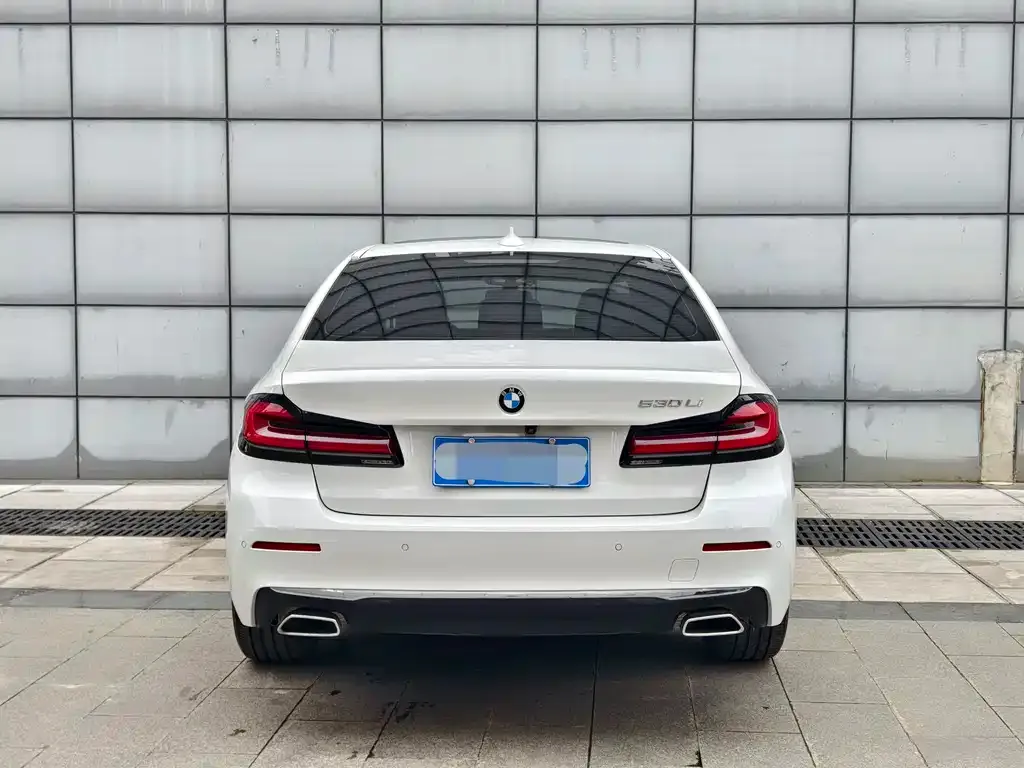 BMW 5 Series — фото 2