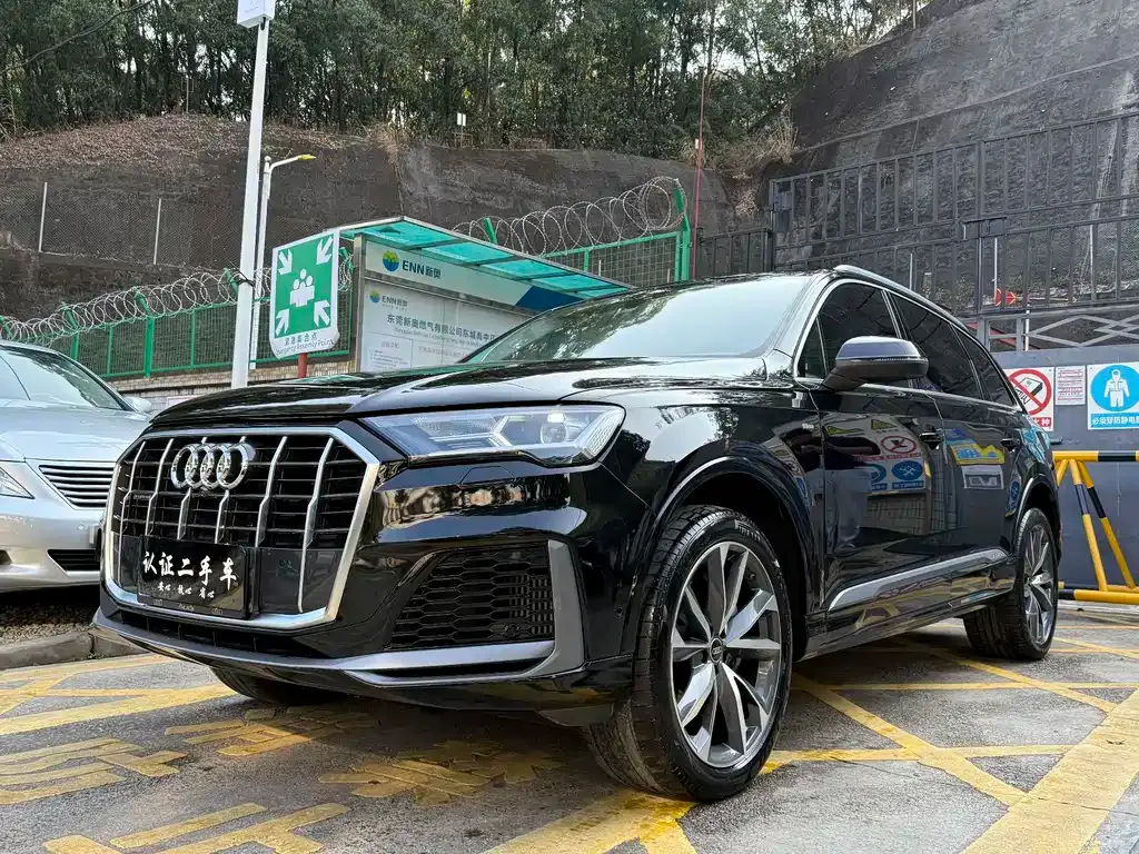 Audi Q7 — фото 1