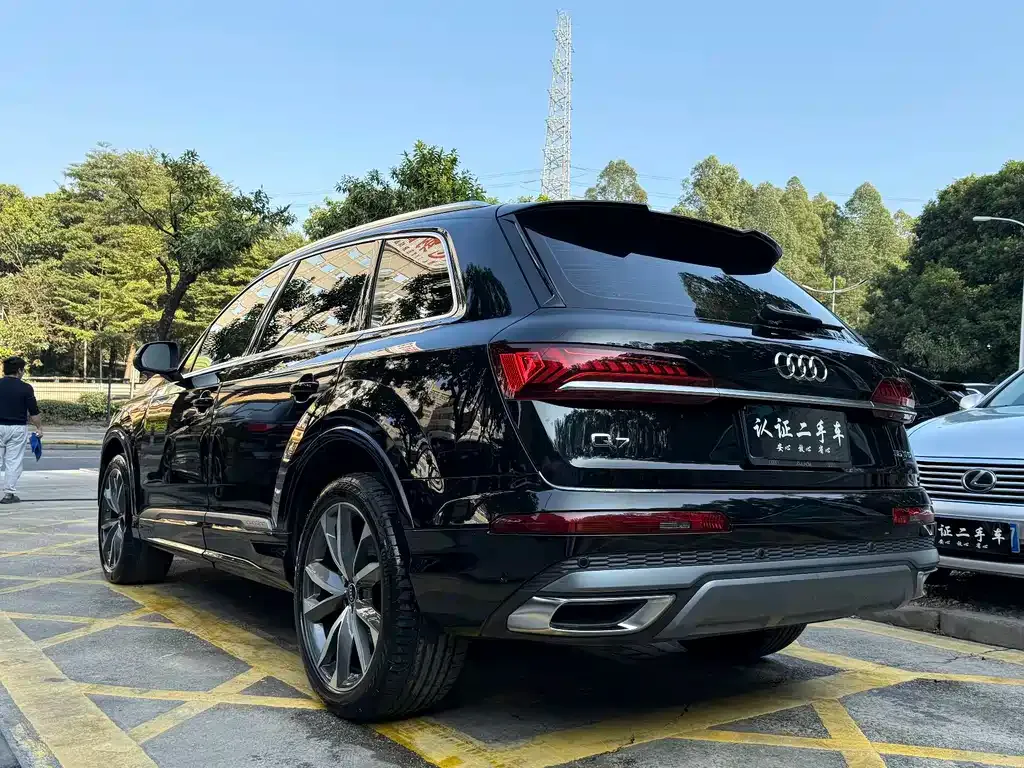 Audi Q7 — фото 5