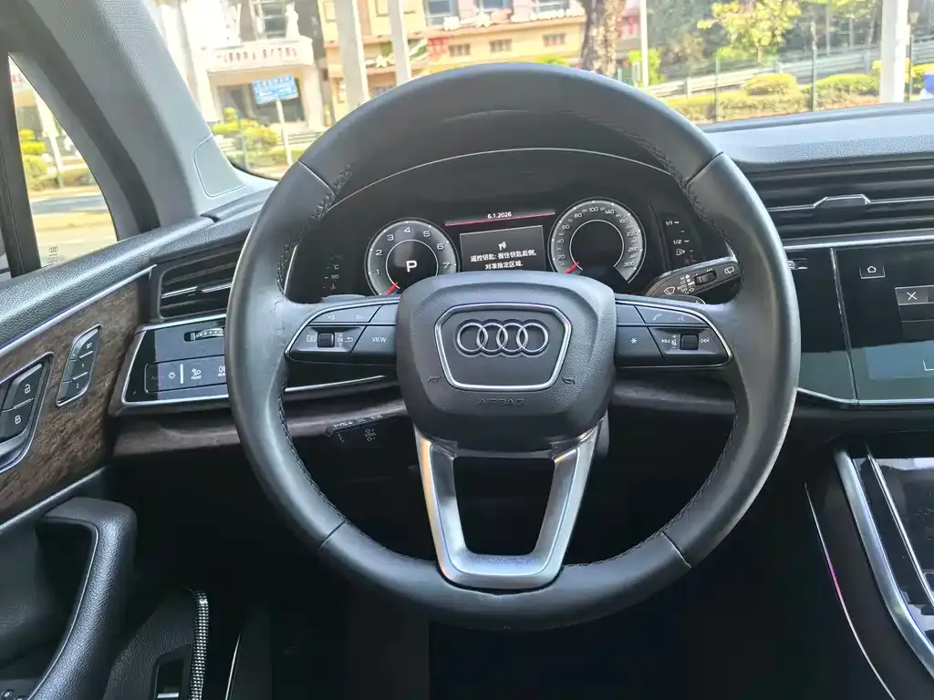 Audi Q7 — фото 3
