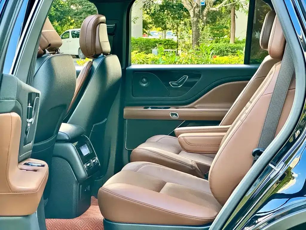 Lincoln Aviator — фото 8