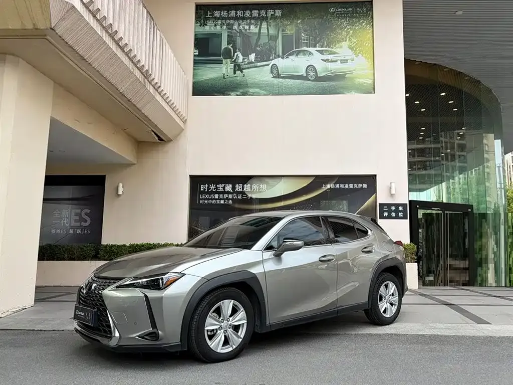 Lexus UX — фото 1