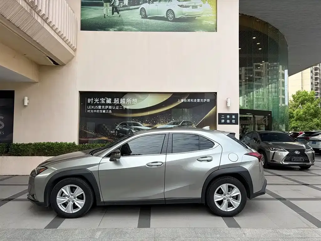 Lexus UX — фото 7