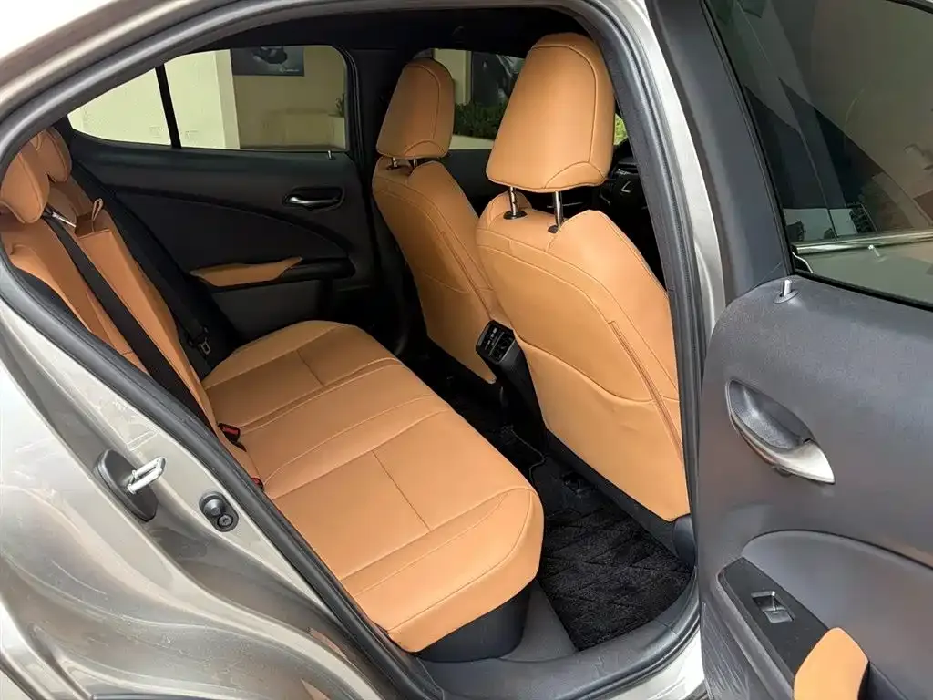 Lexus UX — фото 2