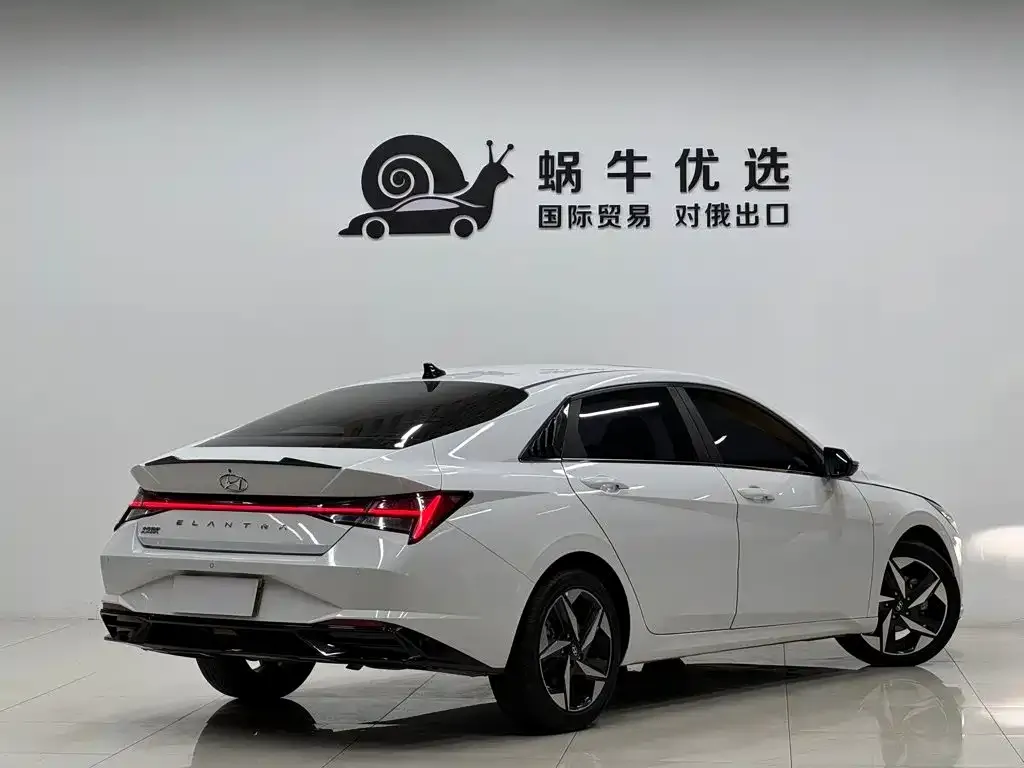 Hyundai Elantra — фото 8