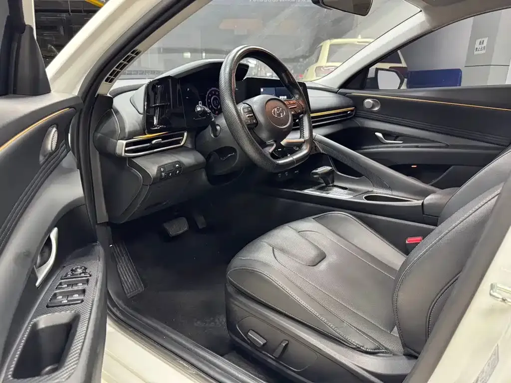 Hyundai Elantra — фото 10