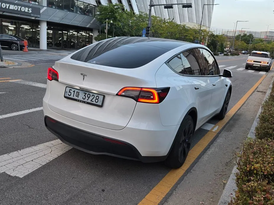 Tesla Model Y — фото 6