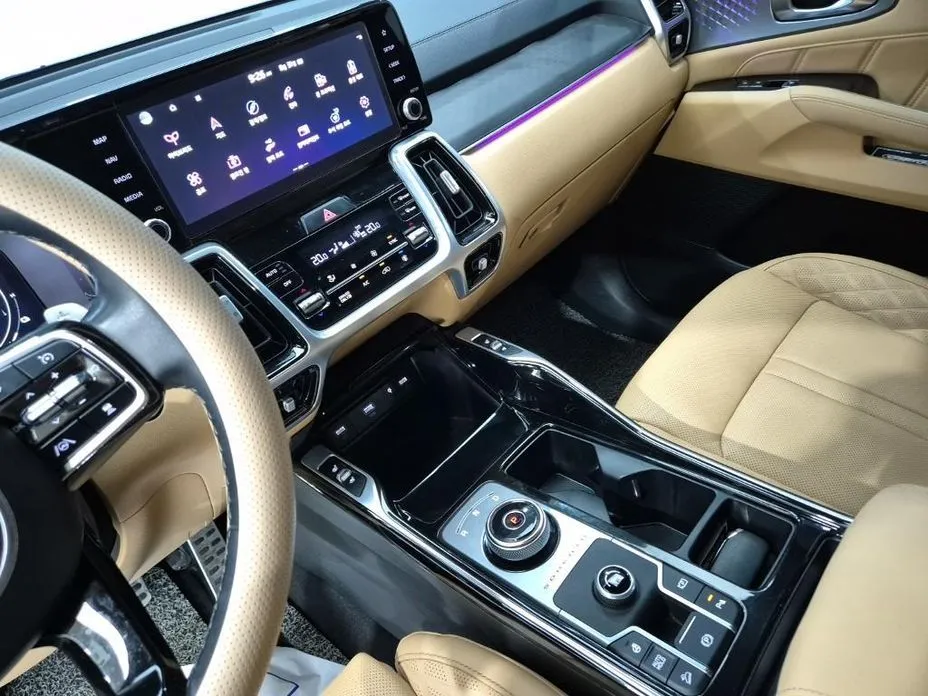 Kia Sorento — фото 8