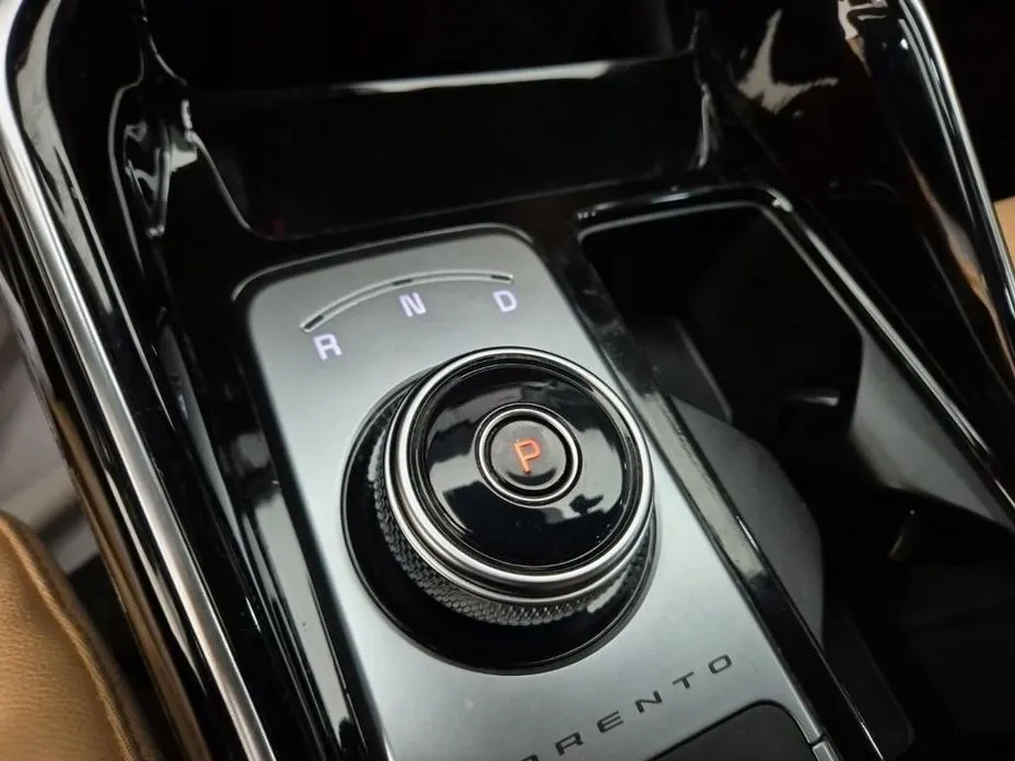 Kia Sorento — фото 7
