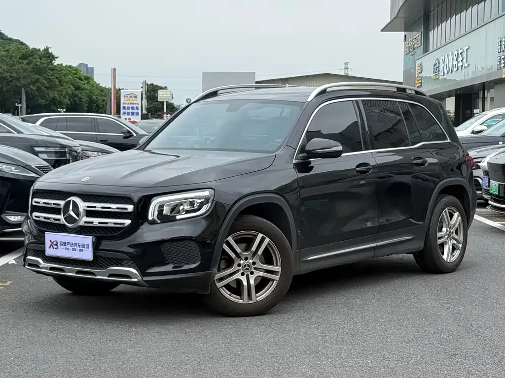 Mercedes-Benz GLB — фото 1