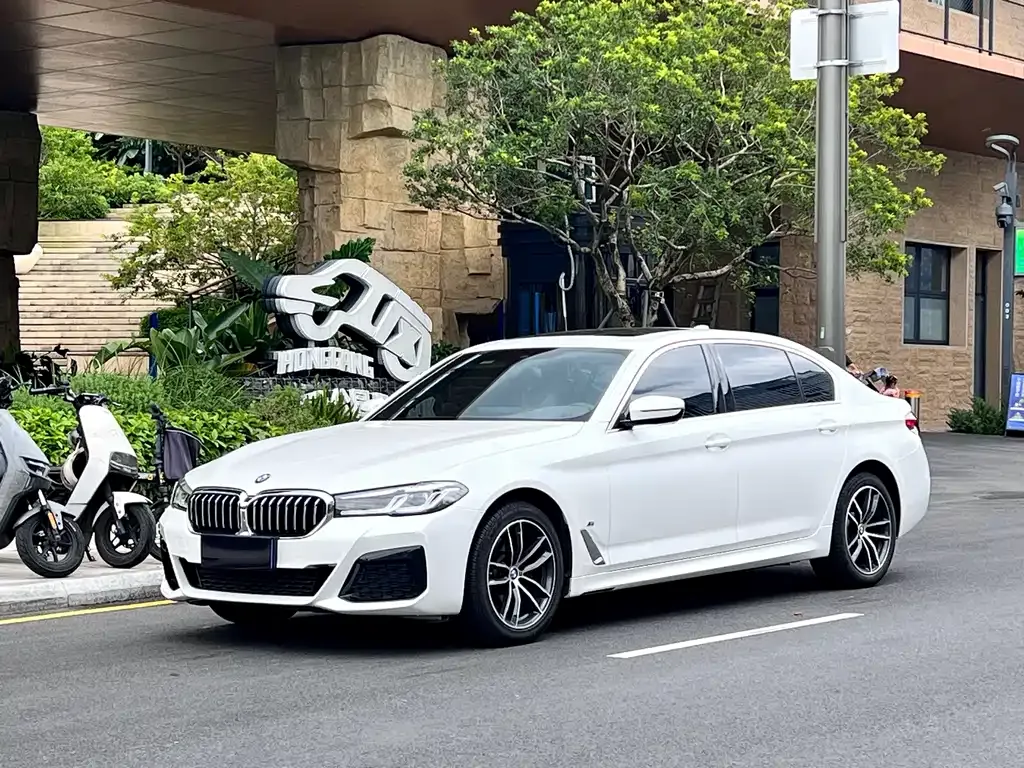 BMW 5 Series — фото 1