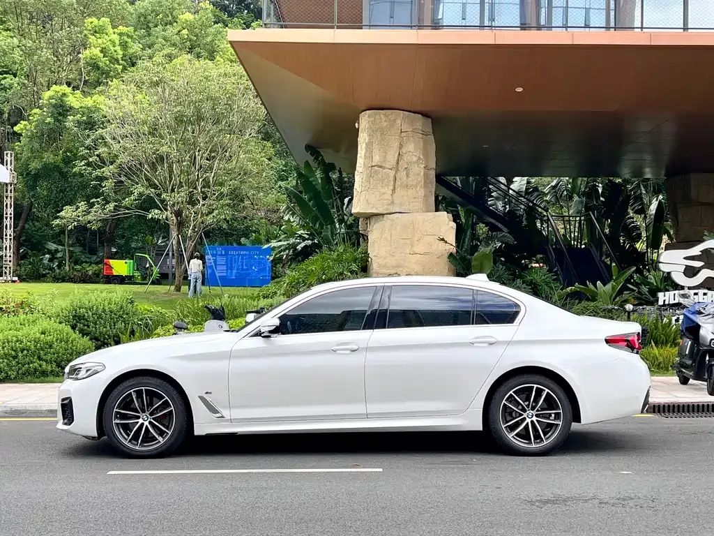 BMW 5 Series — фото 10