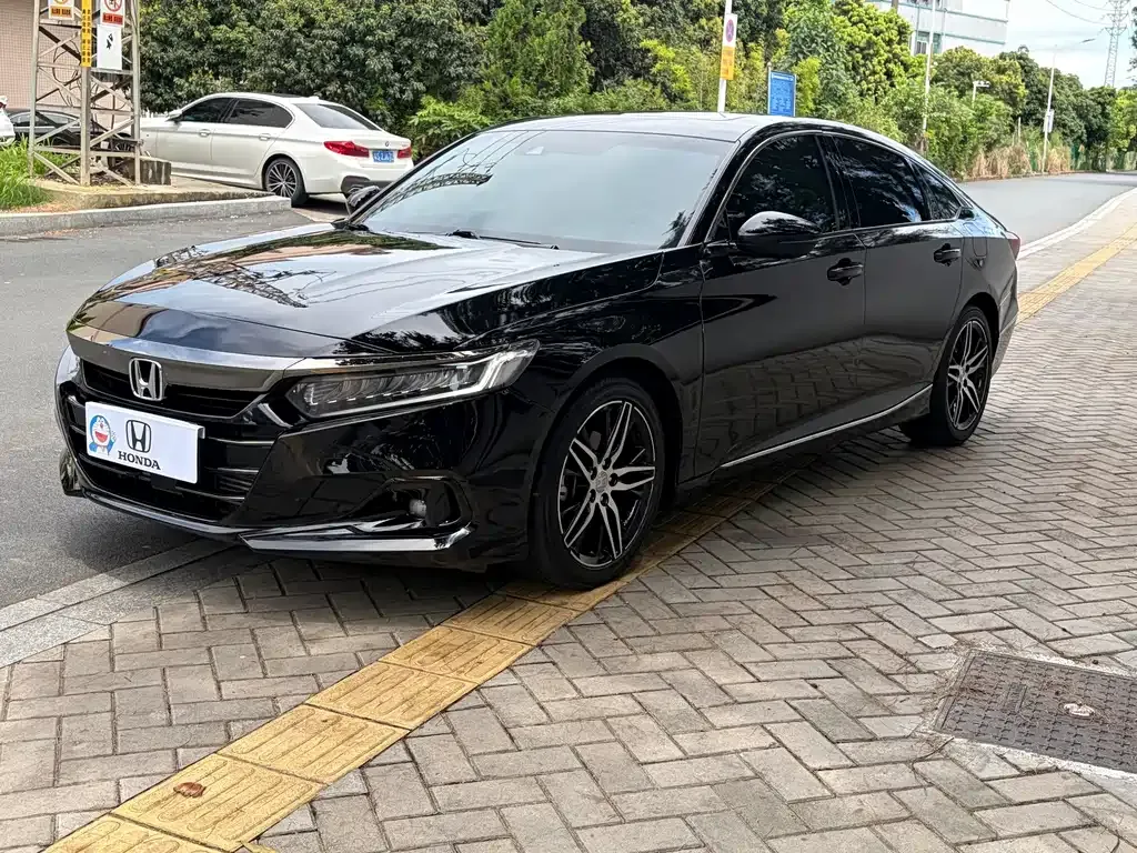 Honda Accord — фото 1