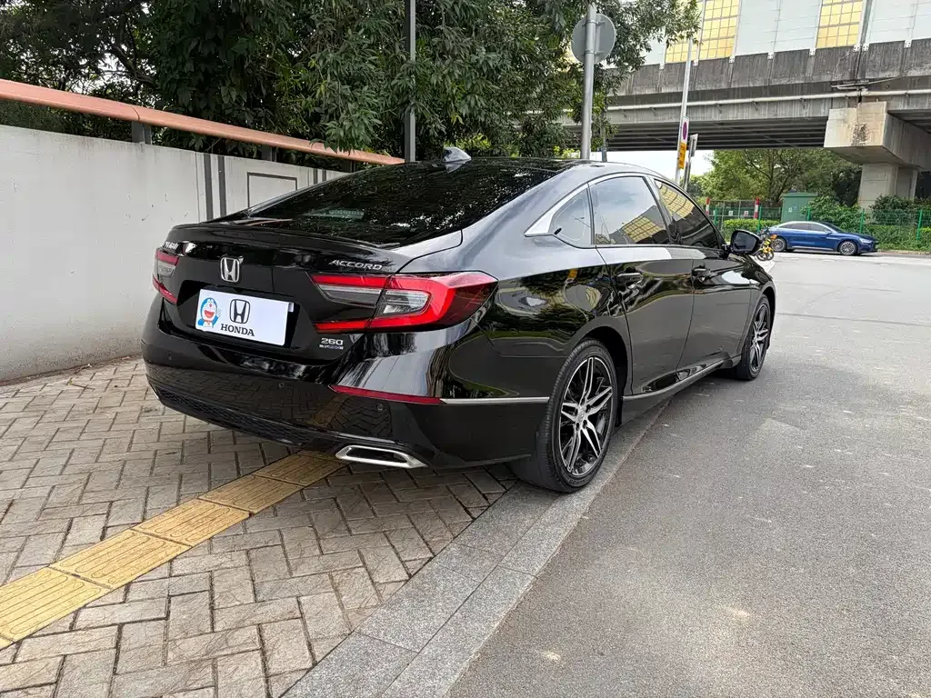 Honda Accord — фото 7