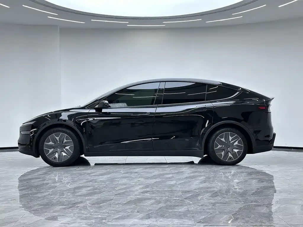 Tesla Model Y L — фото 8