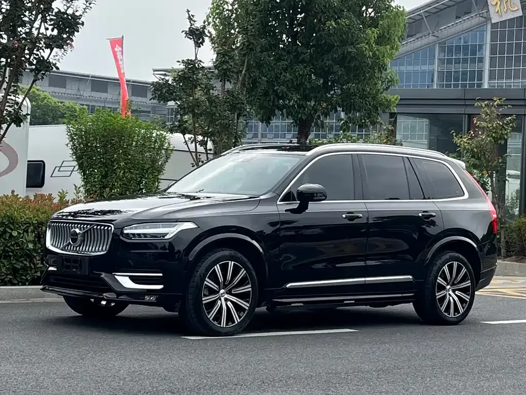 Volvo XC90 — фото 1
