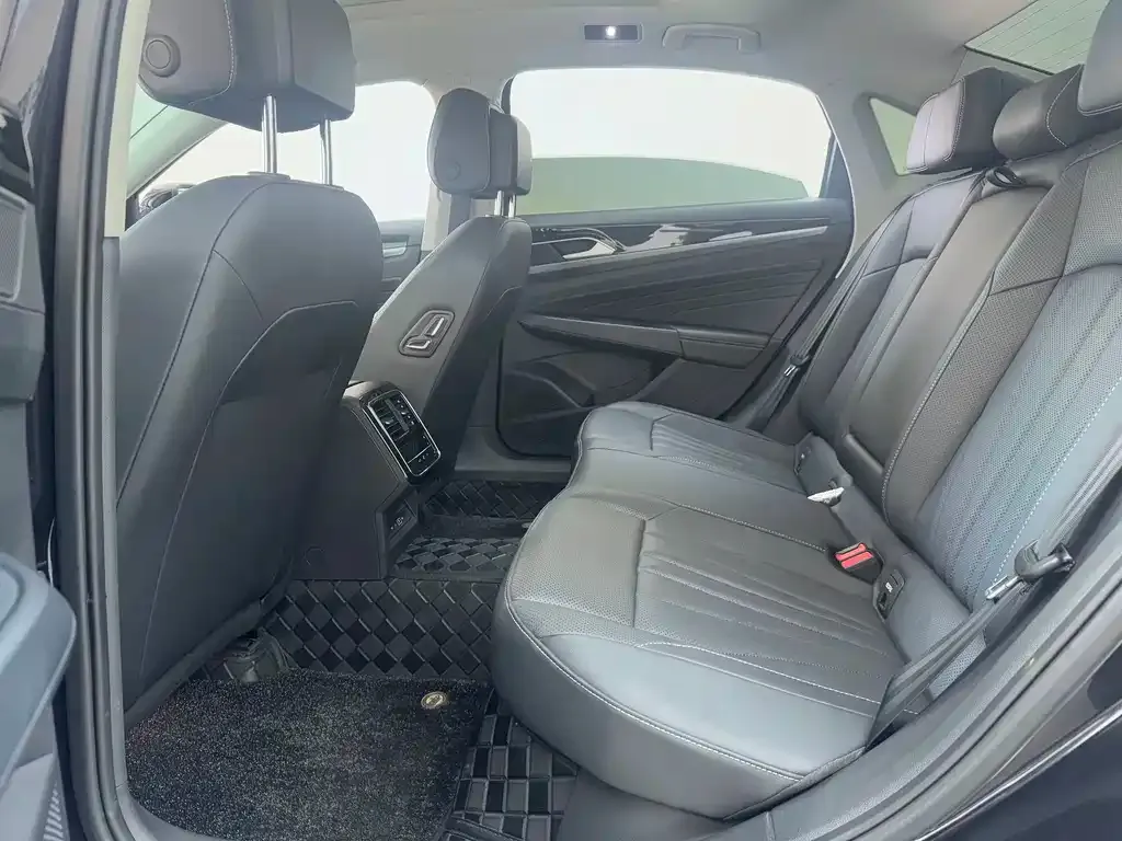 Volkswagen Passat — фото 8