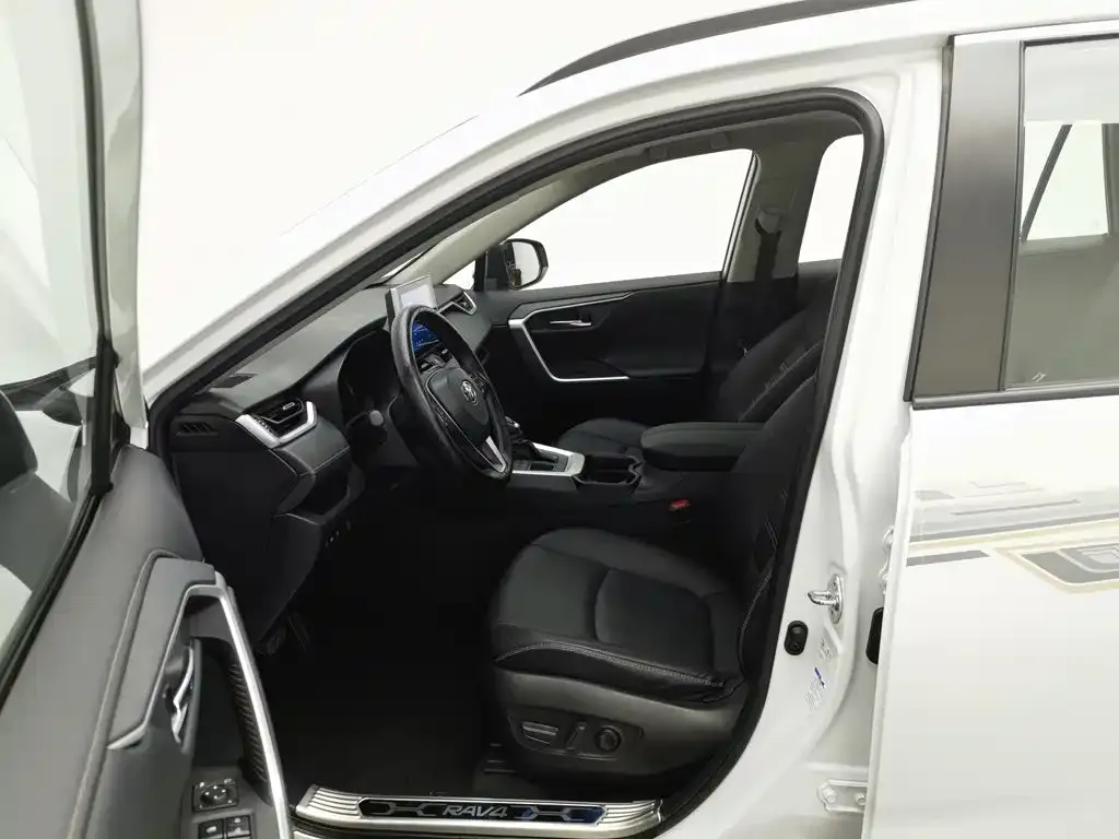 Toyota RAV4 — фото 8