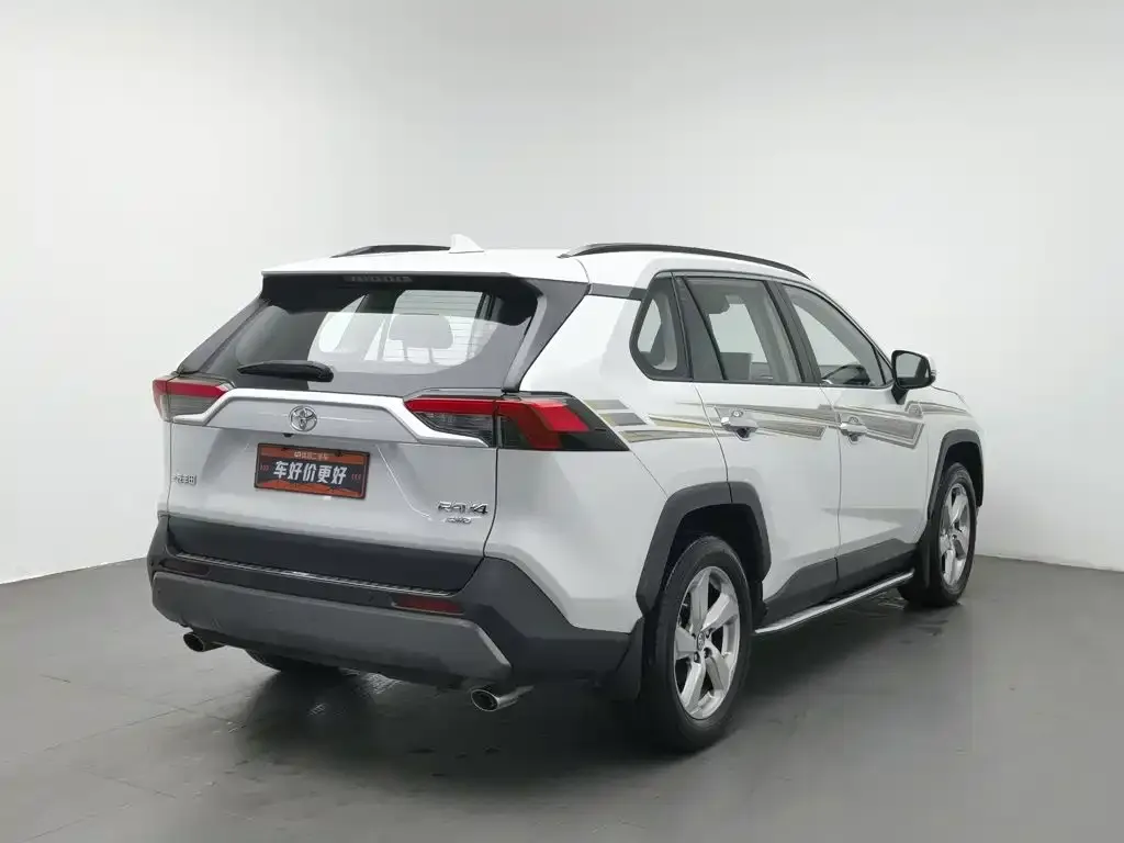 Toyota RAV4 — фото 3
