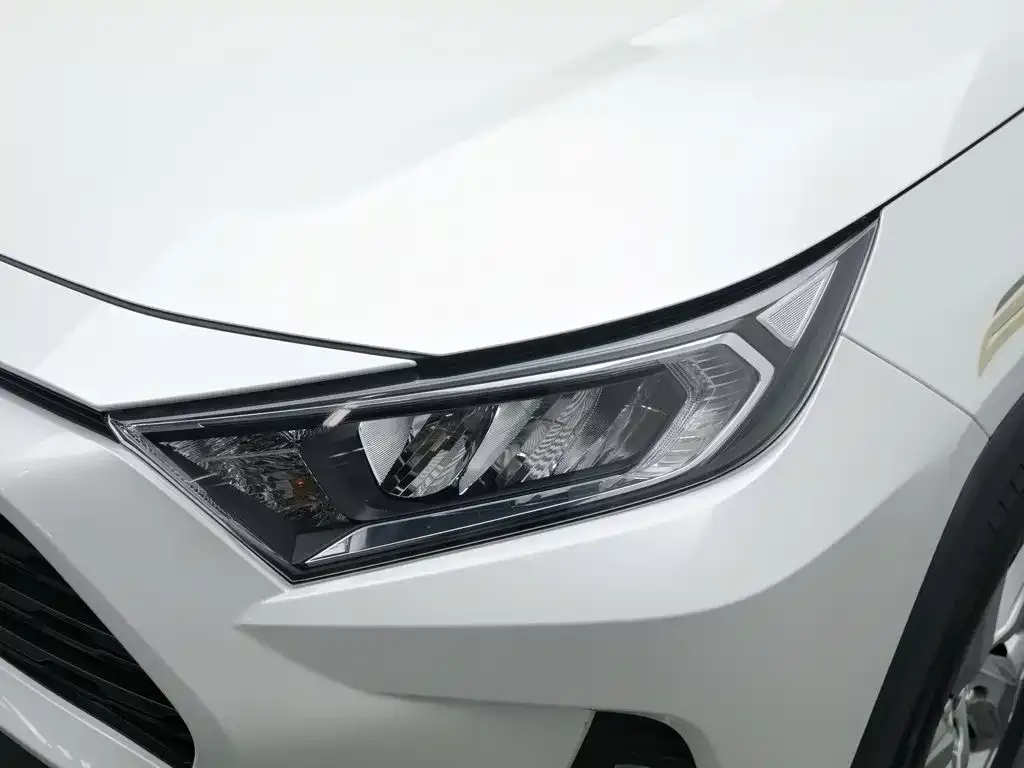 Toyota RAV4 — фото 7