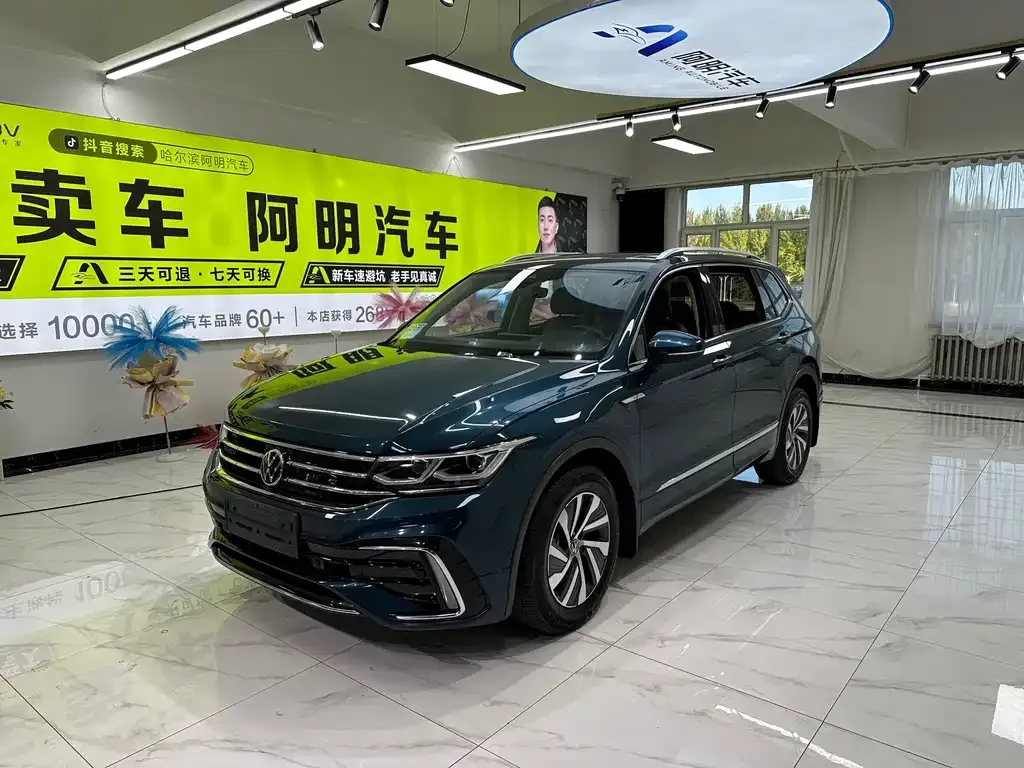 Volkswagen Tiguan L PHEV — фото 1