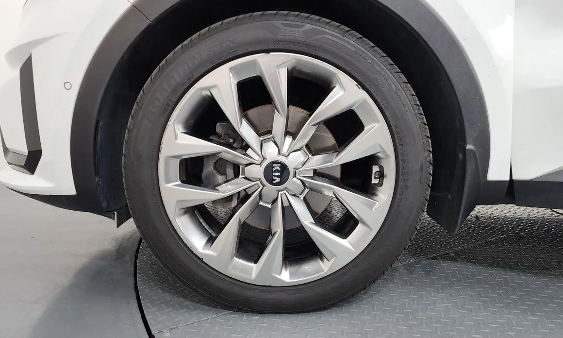 Kia Sorento — фото 8