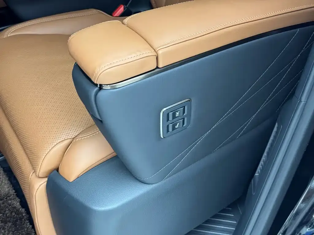 Toyota Vellfire — фото 5