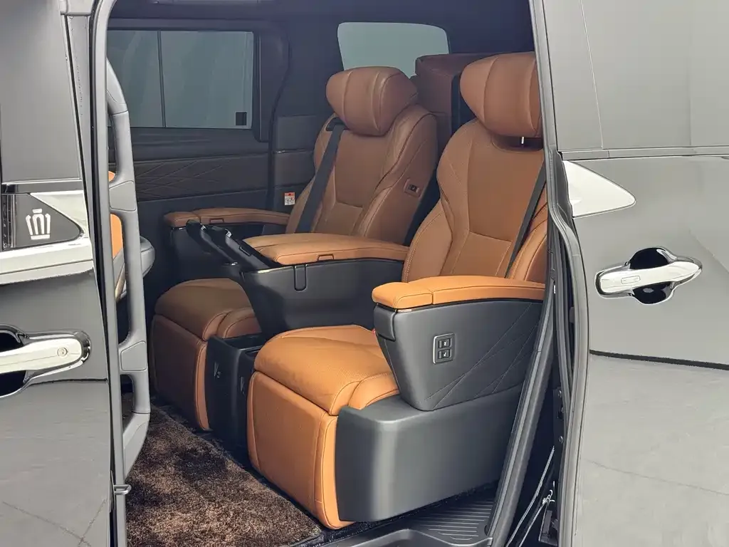 Toyota Vellfire — фото 9
