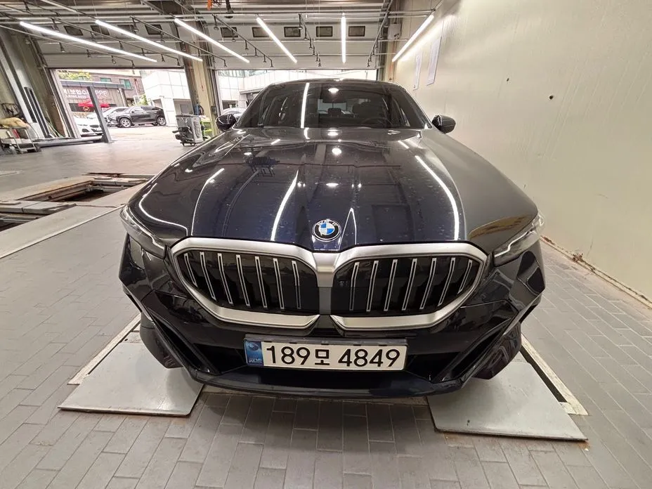 BMW 5-Series — фото 1