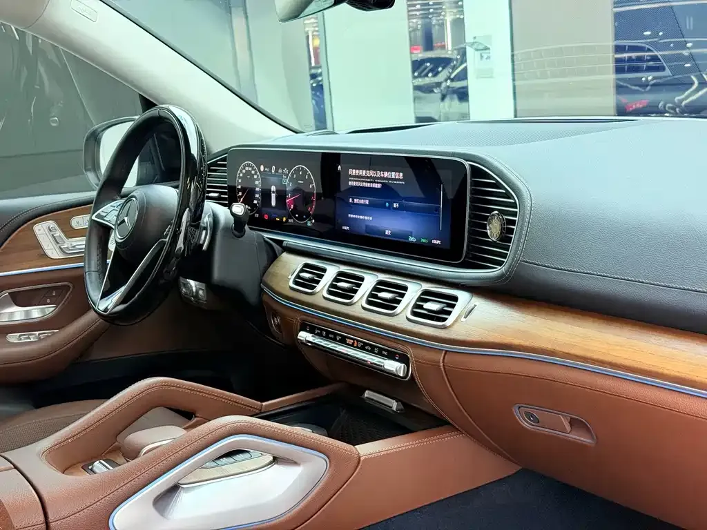 Mercedes-Benz GLS — фото 10