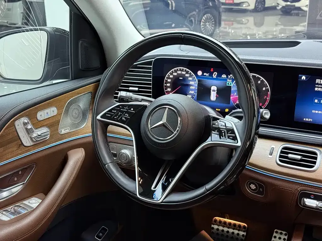 Mercedes-Benz GLS — фото 8