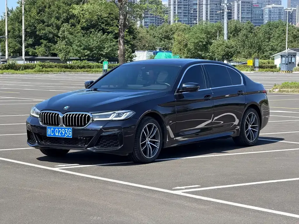 BMW 5 Series — фото 1