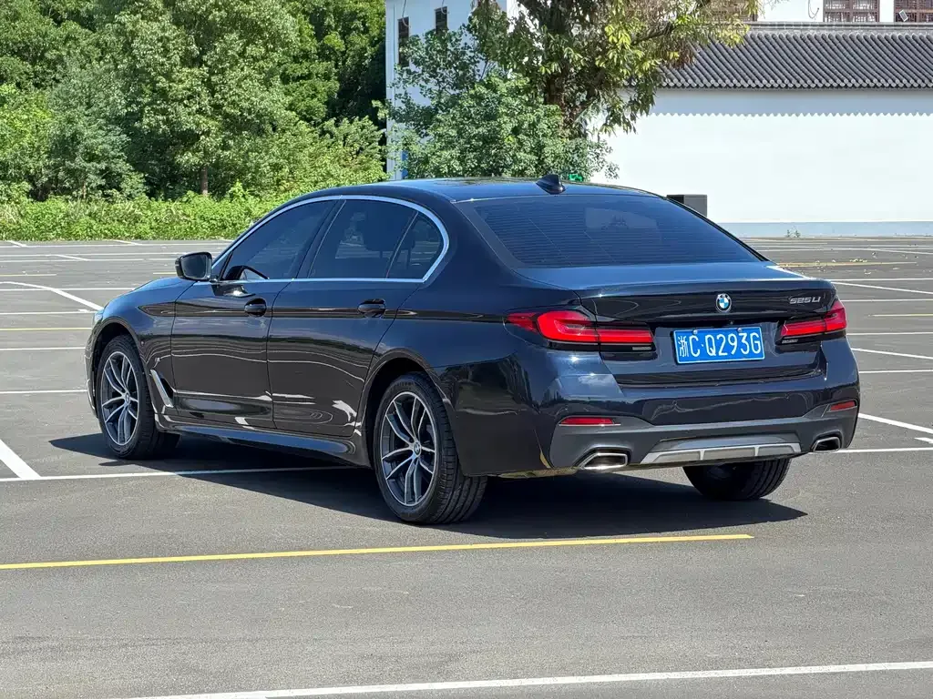 BMW 5 Series — фото 9