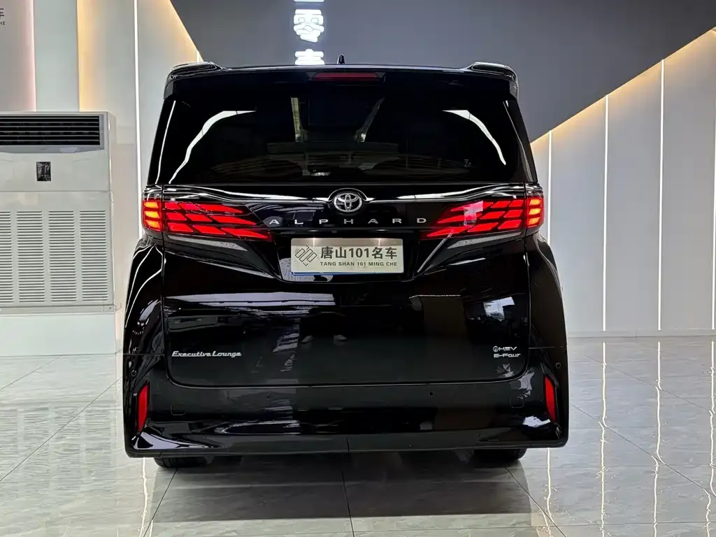 Toyota Alphard — фото 8