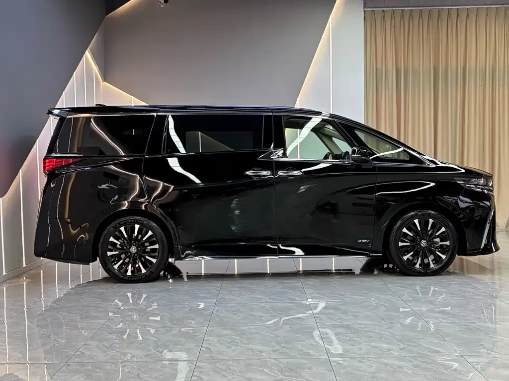 Toyota Alphard — фото 2