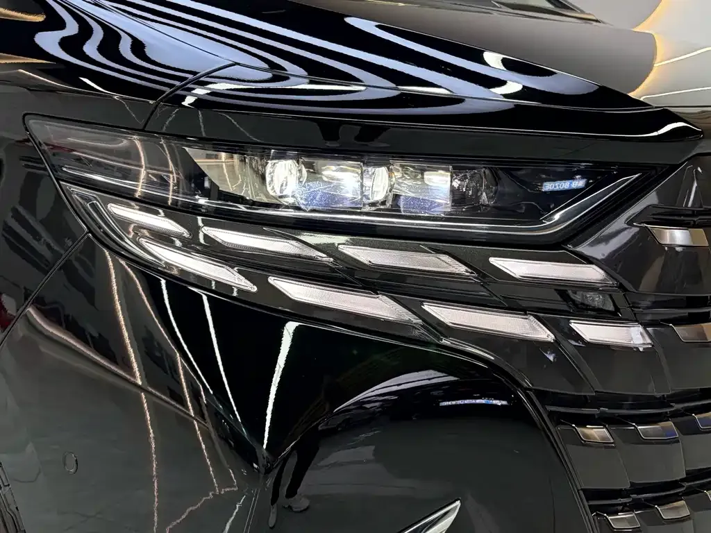 Toyota Alphard — фото 4