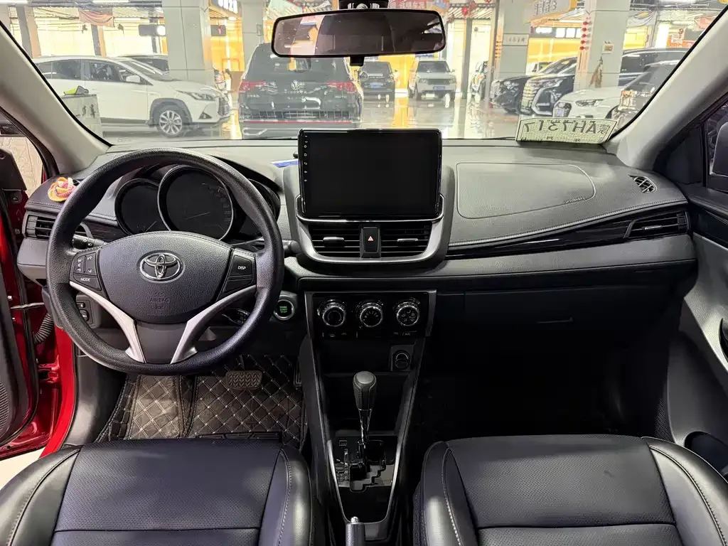 Toyota Yaris L — фото 5