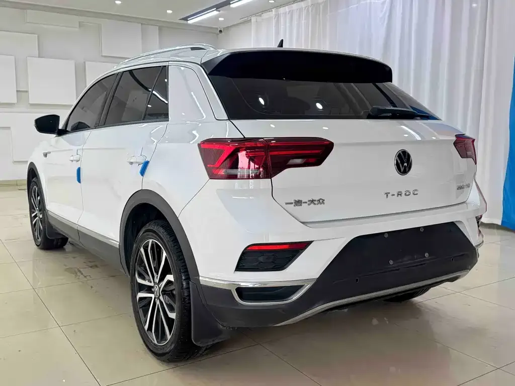 Volkswagen T-Roc — фото 2
