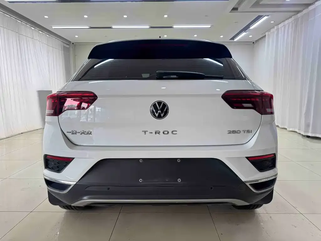Volkswagen T-Roc — фото 10
