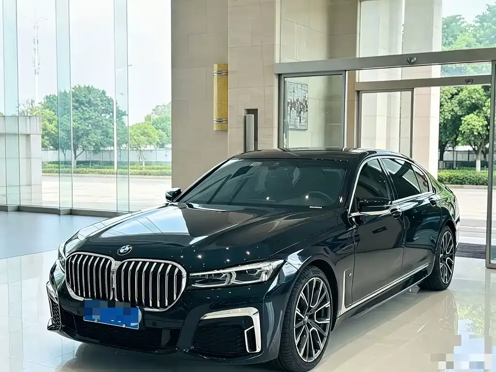 BMW 7 Series — фото 1