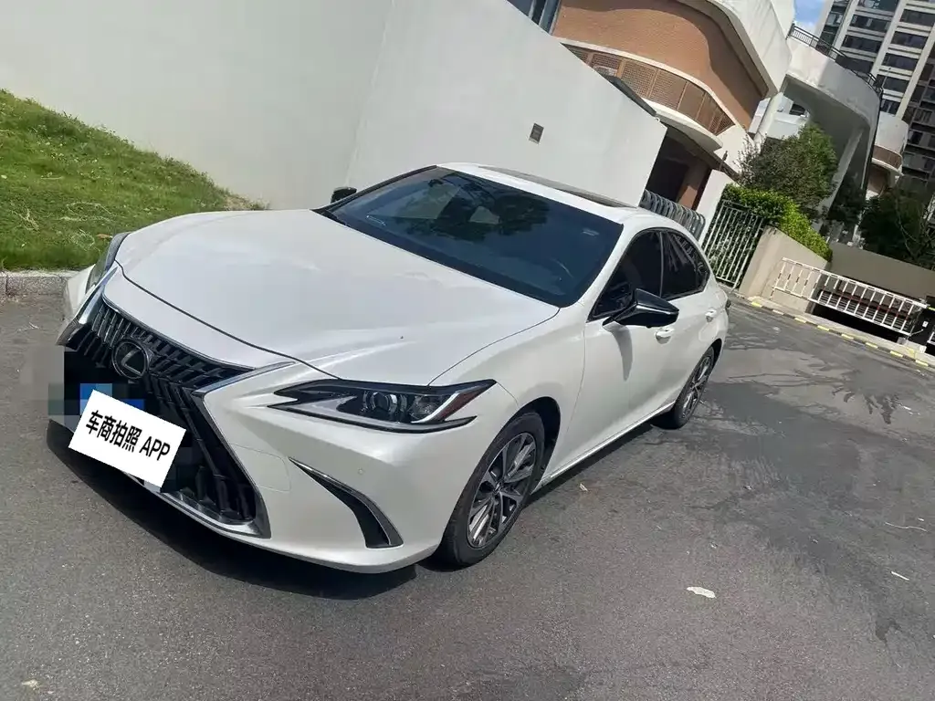 Lexus ES — фото 1
