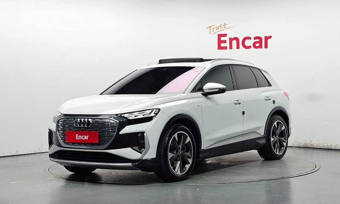 Audi Q4 e-tron — фото 1