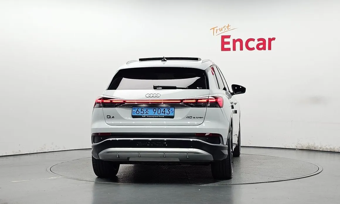Audi Q4 e-tron — фото 2
