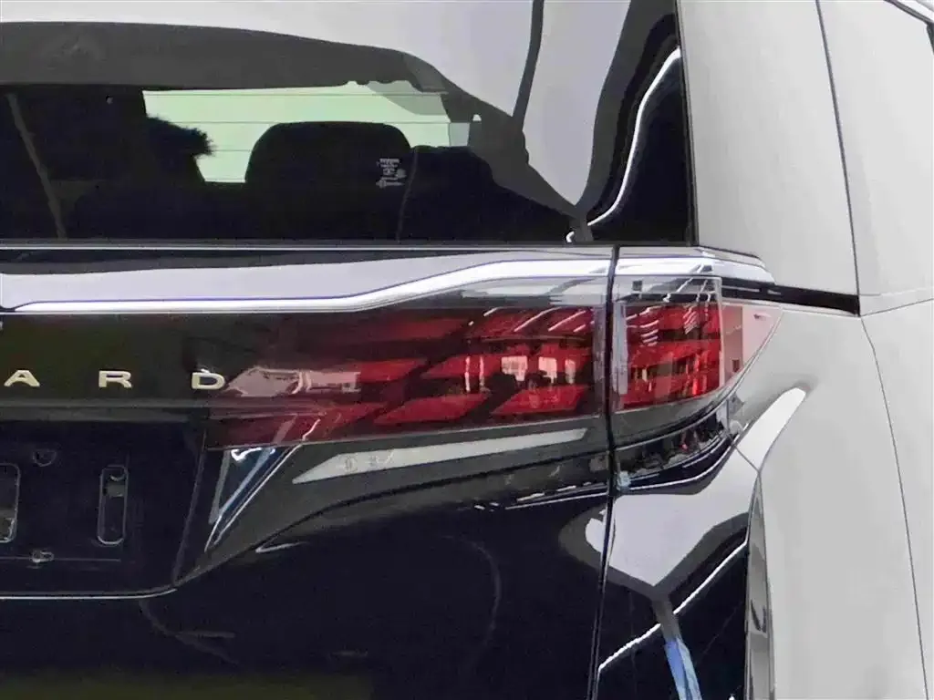 Toyota Alphard — фото 3