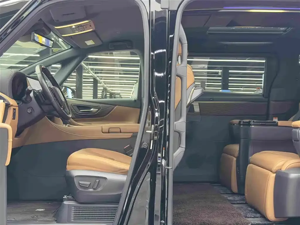 Toyota Alphard — фото 10