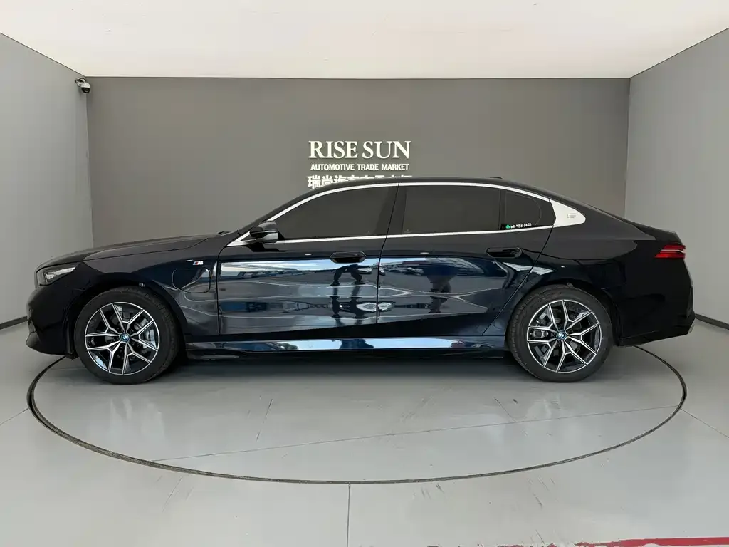 BMW i5 — фото 10